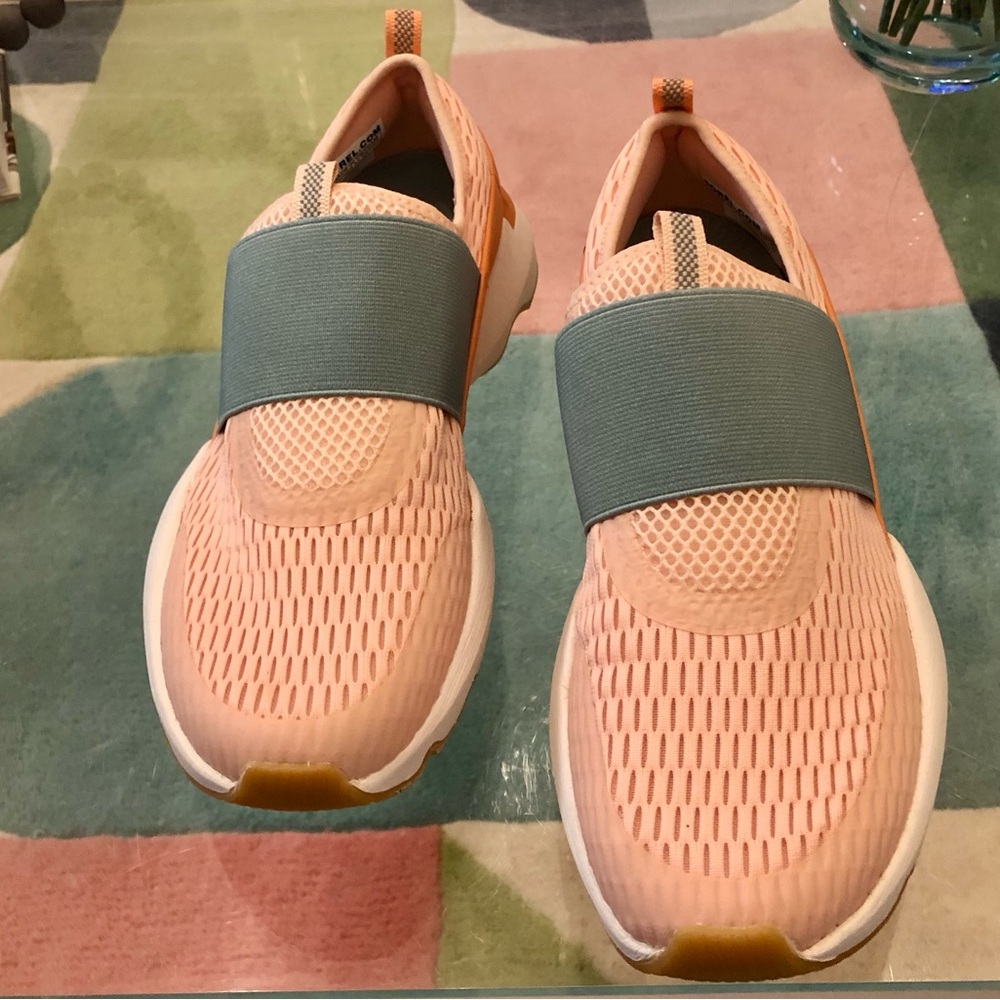 Sorel Kinetic Impact Strap Peach Blossom/Paradiso Size 8